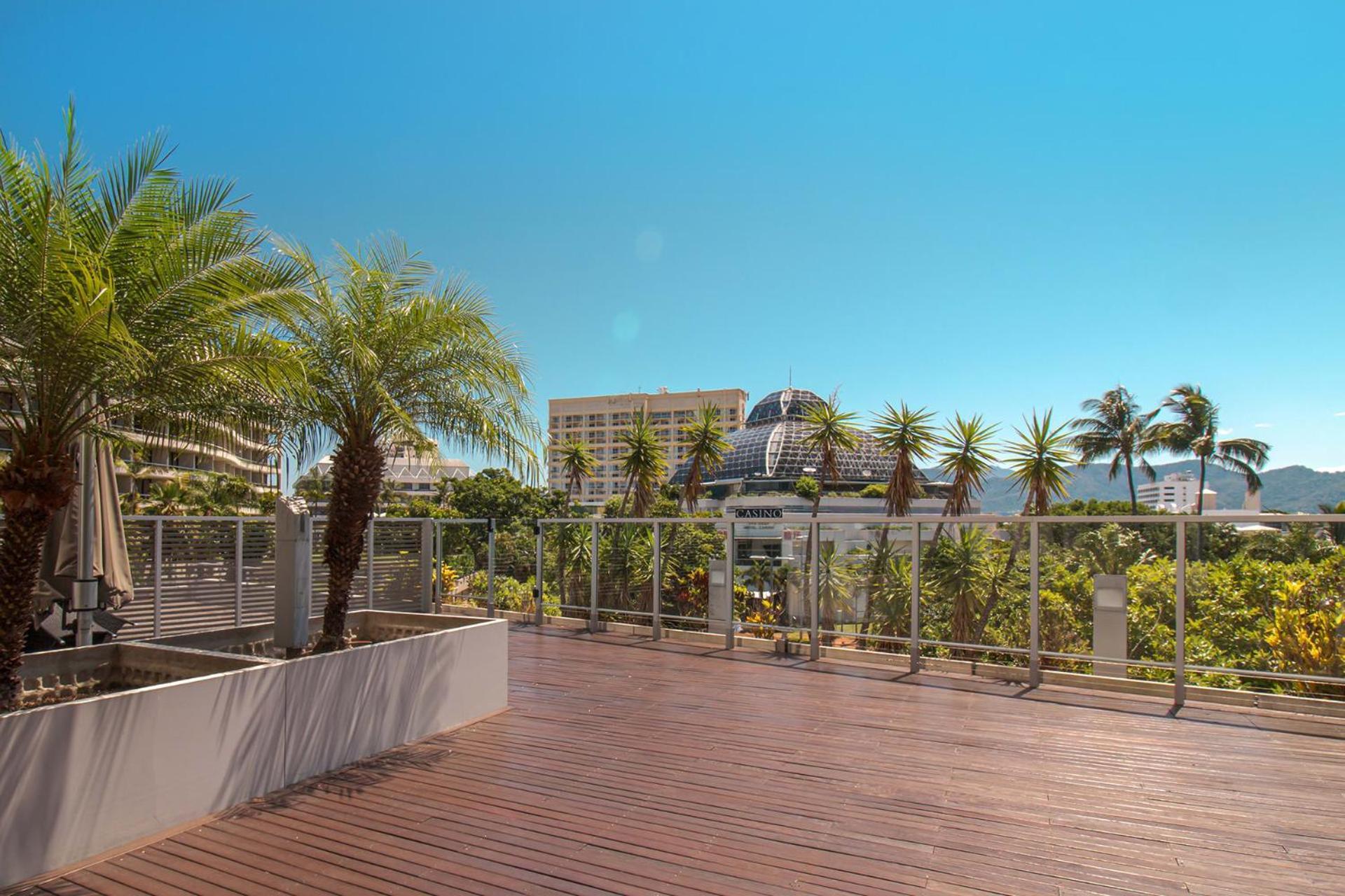 901 Harbour Lights With Ocean Views *